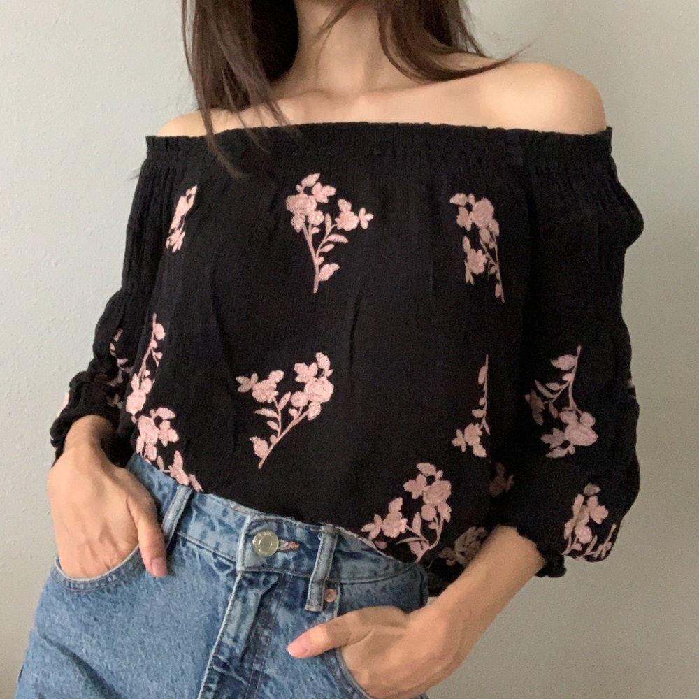 AE Off-the-Shoulder Floral Embroidered Top